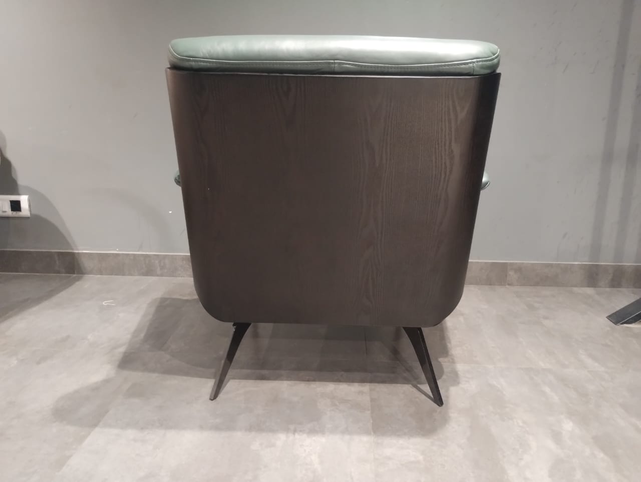 A052(1) - ACCENT CHAIR - STJ