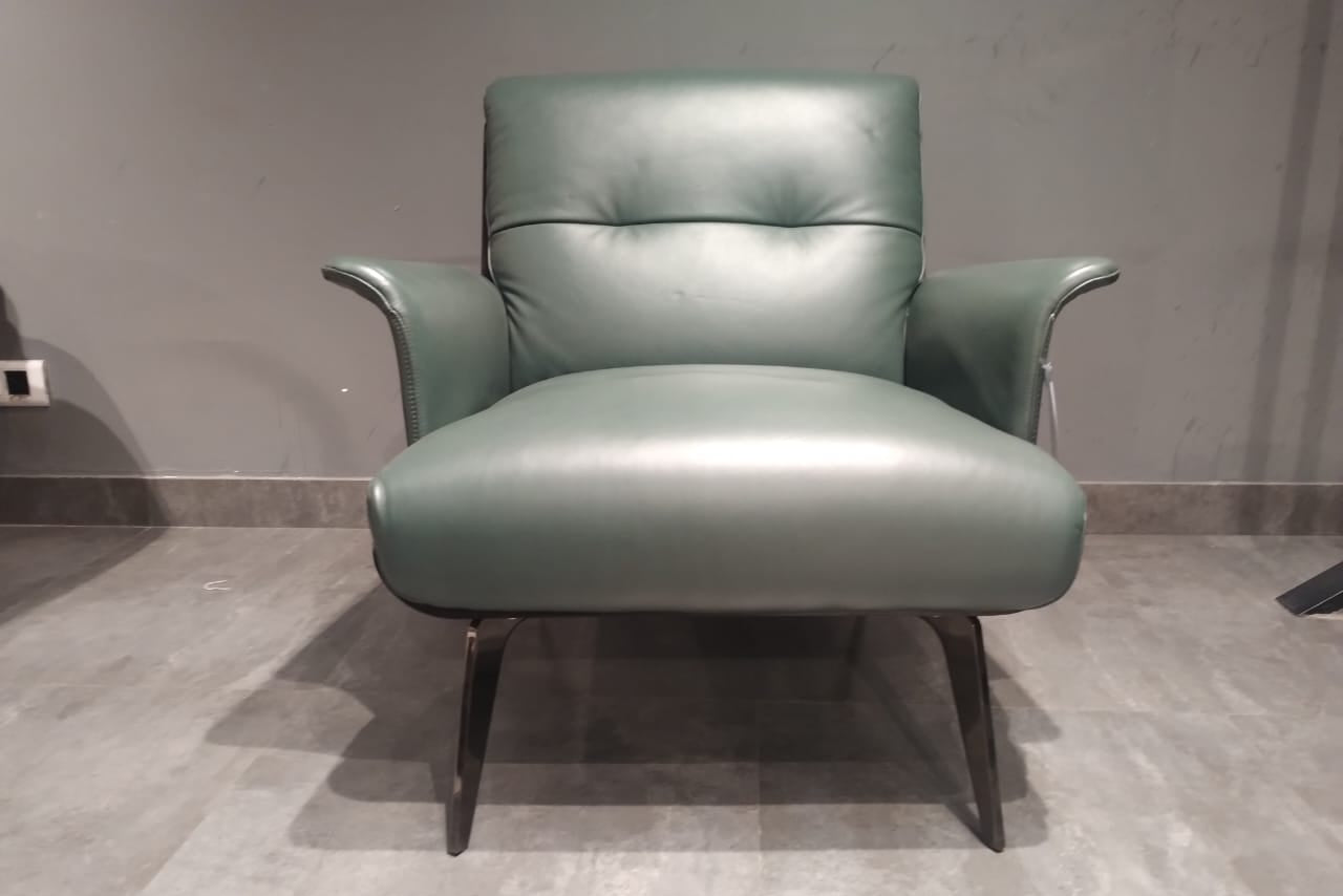 A052(1) - ACCENT CHAIR - STJ