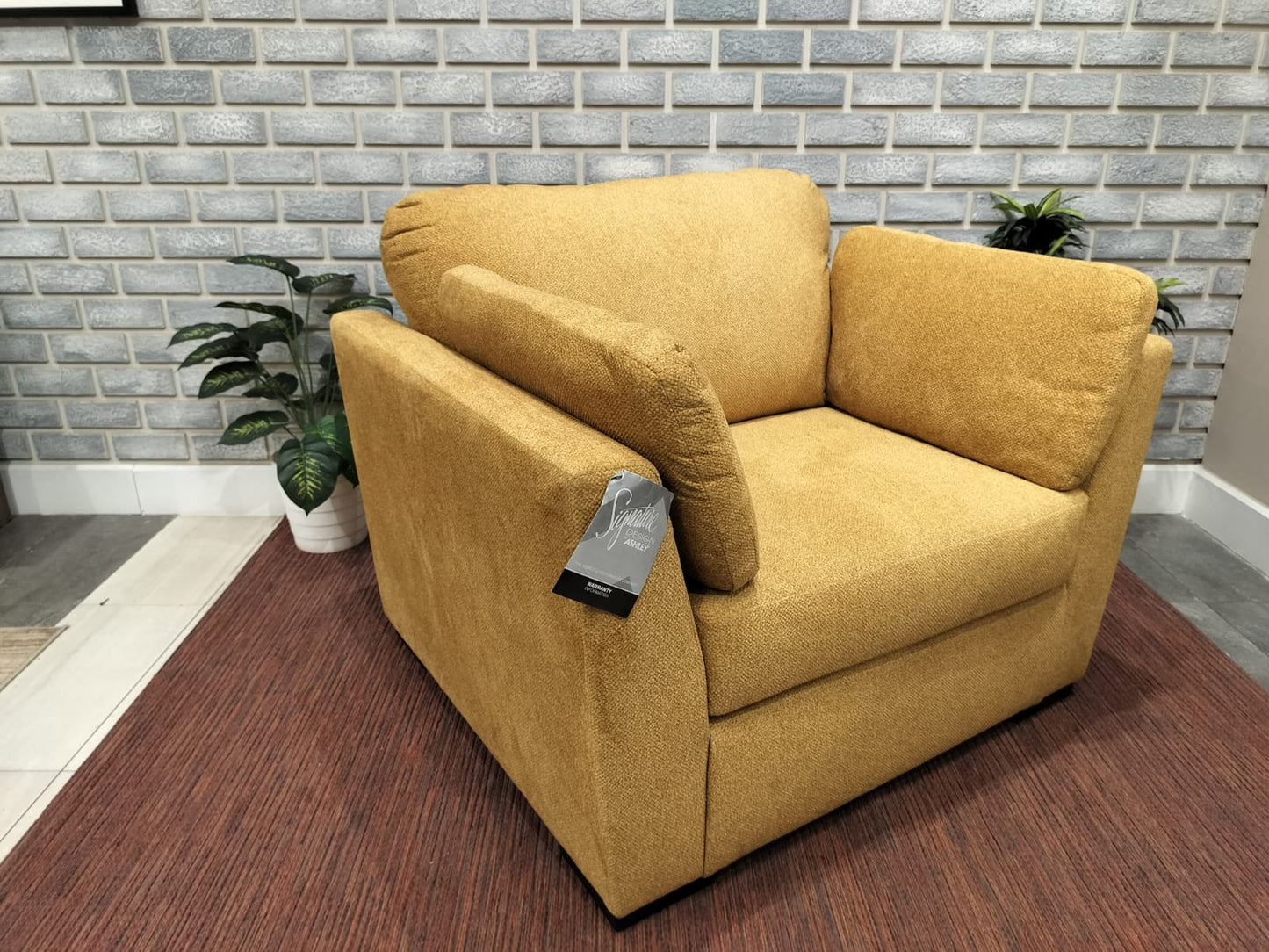 6750623 - ACCENT CHAIR - MUM