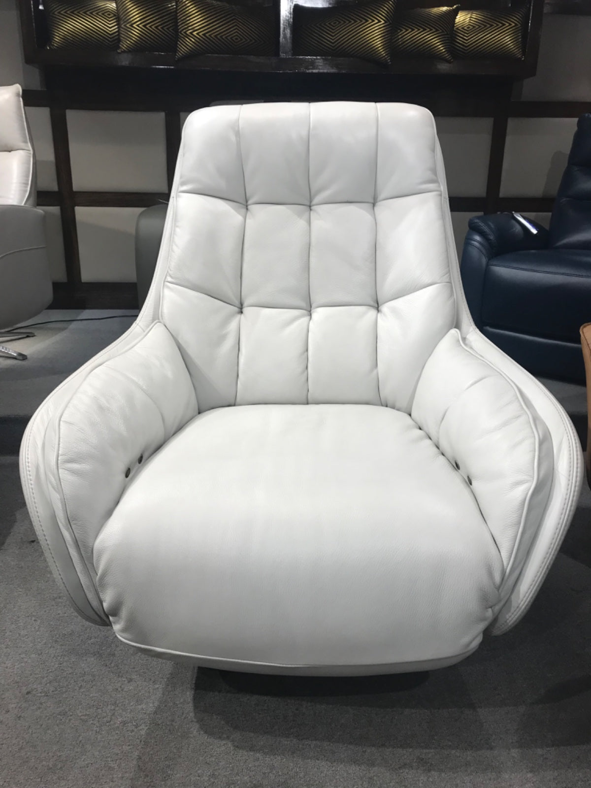 C244-F44 - ARM CHAIR RECLINER (ELECTRIC) - BTM