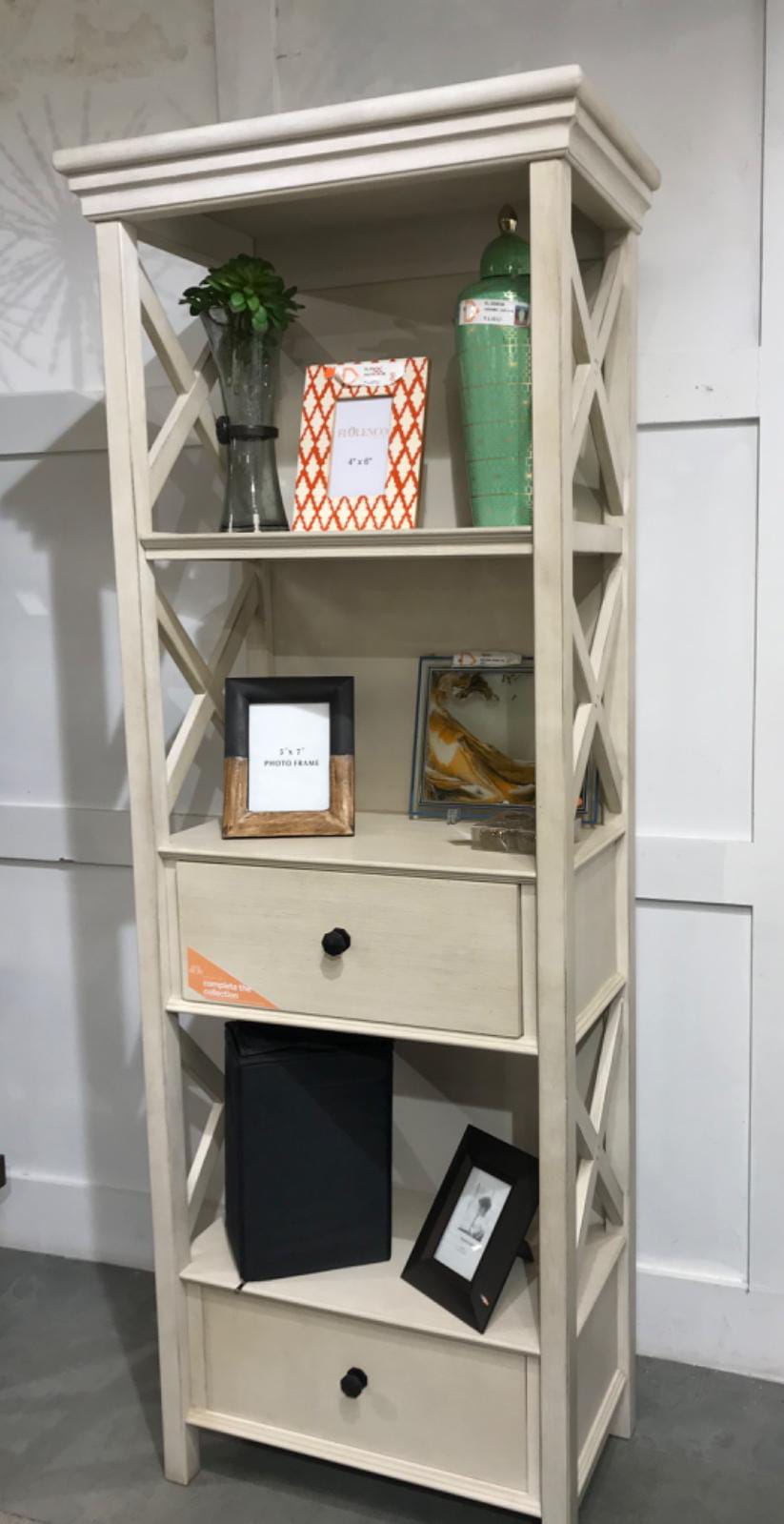 D647-76 - BOOK CASE - BTM