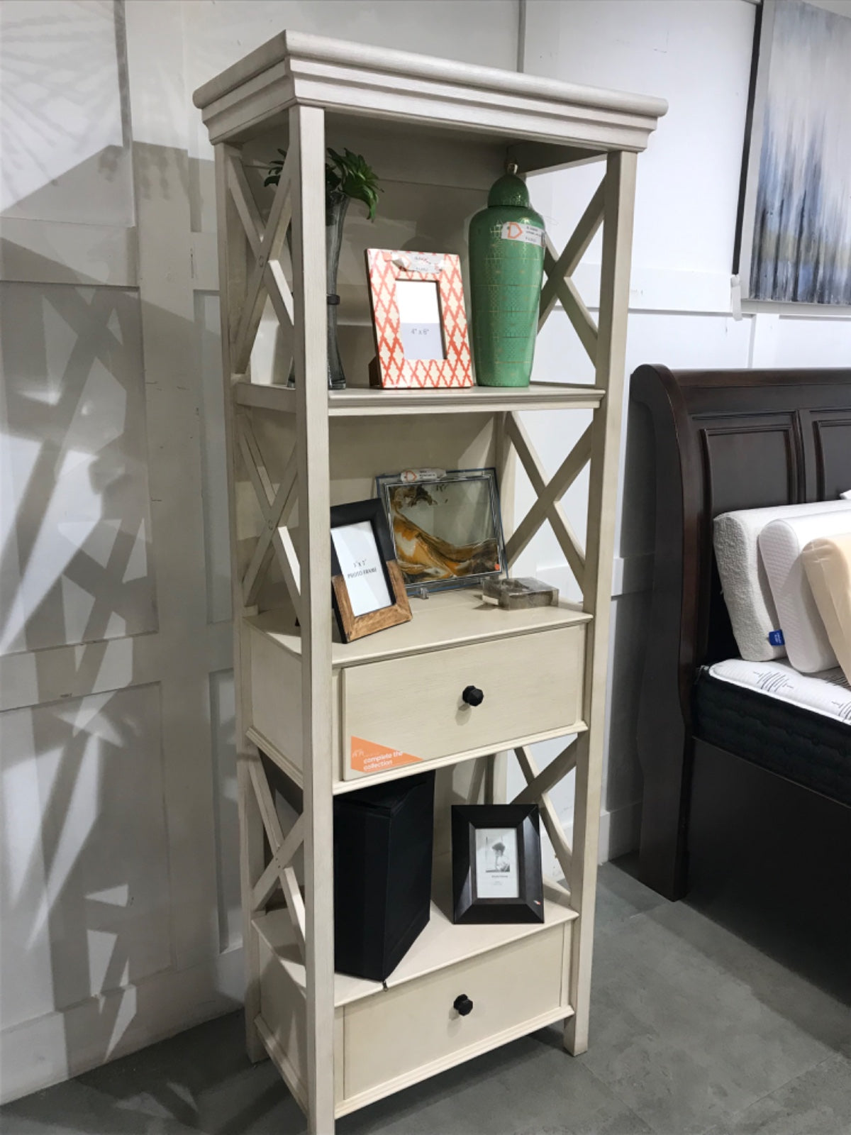 D647-76 - BOOK CASE - BTM