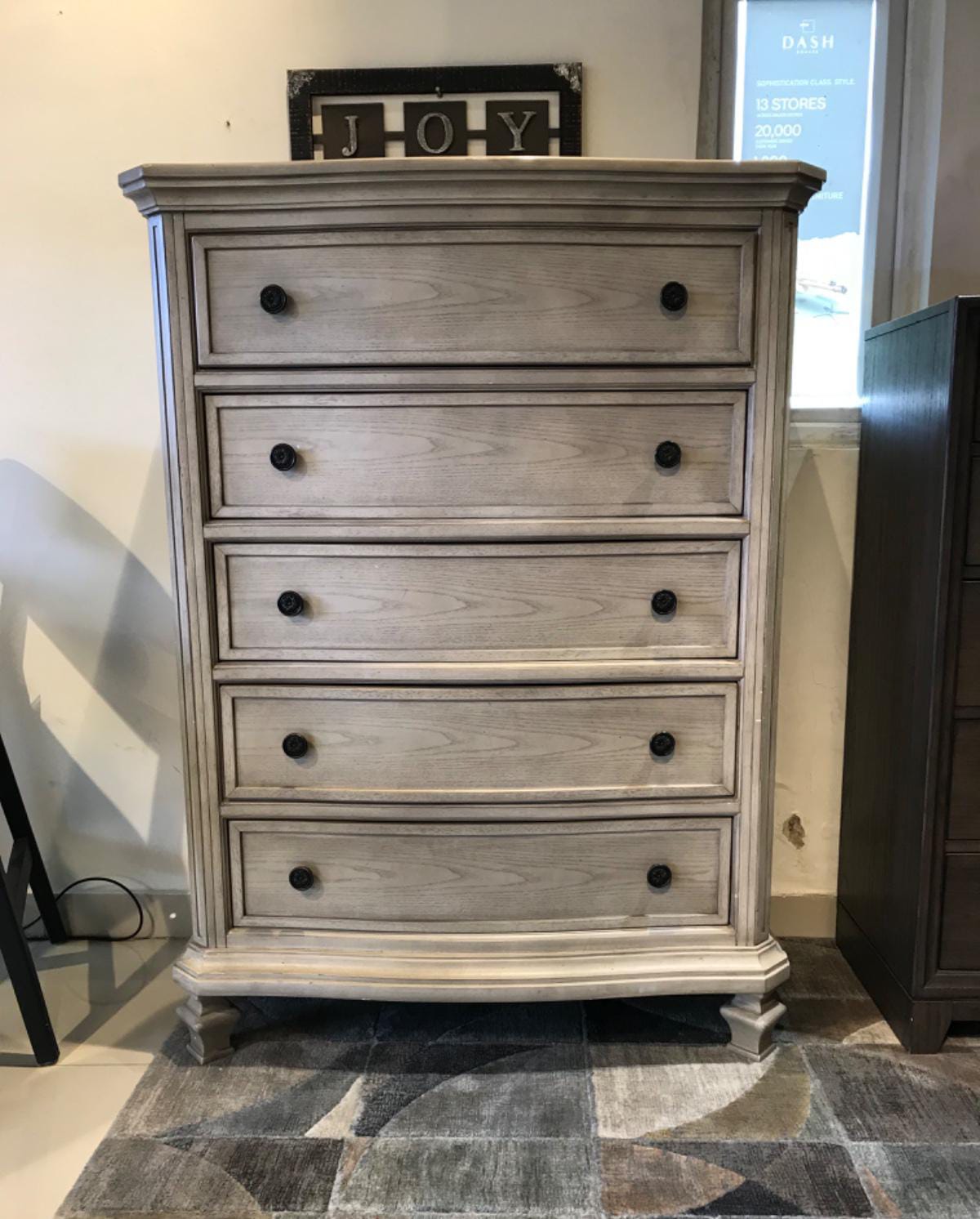 B693-46 - CHEST OF DRAWERS - BTM