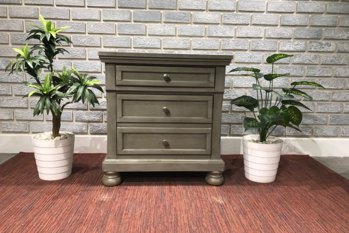 B733-92 - NIGHTSTAND - MUM