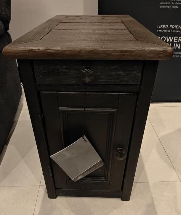 T736-7 - END TABLE - MDP