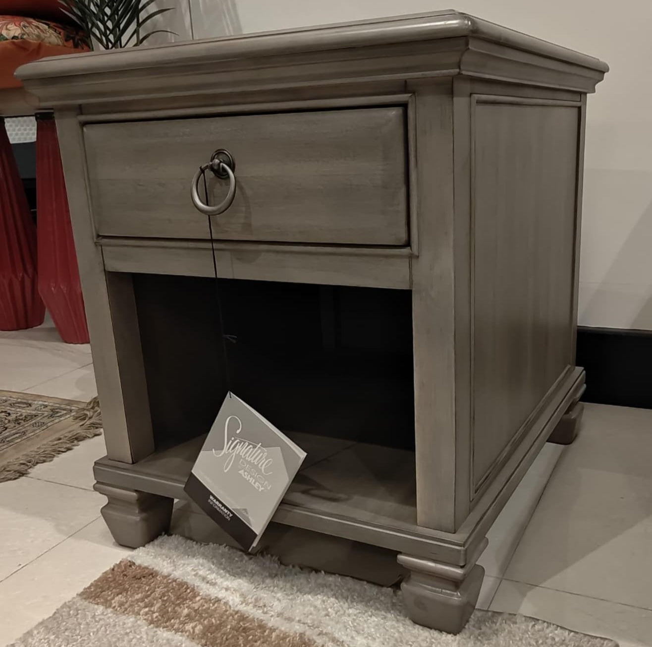 T924-3 - END TABLE - MDP