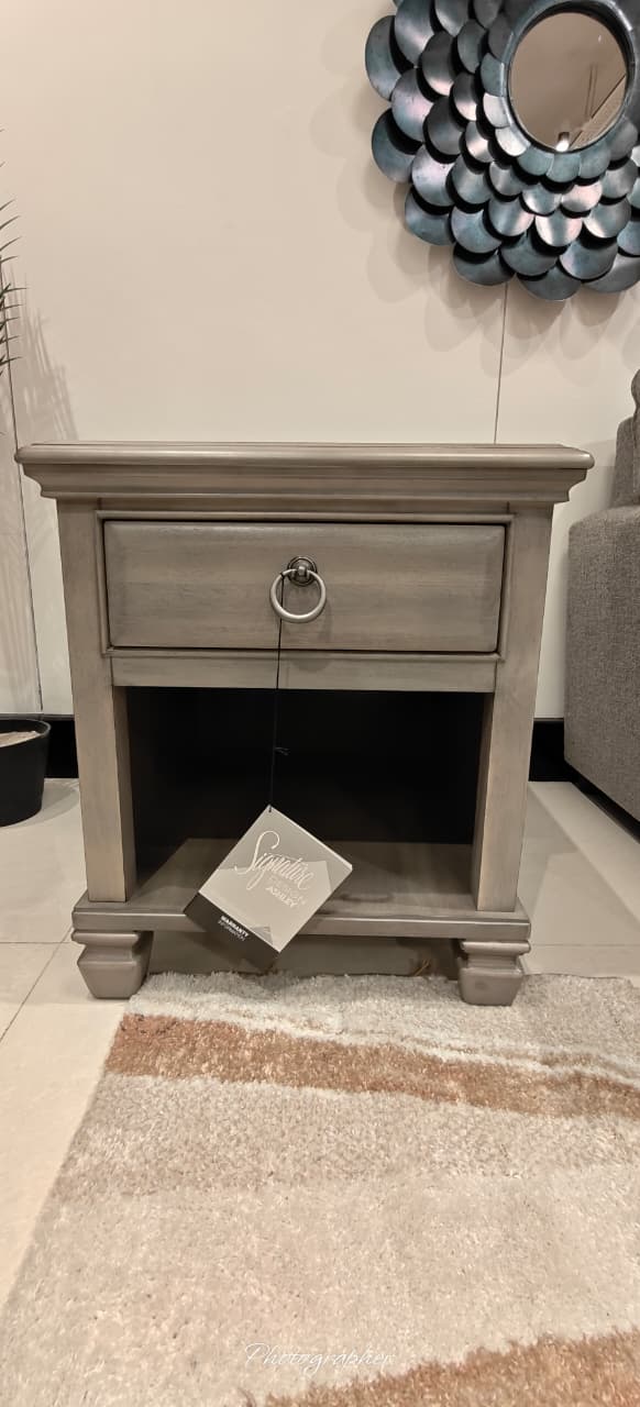 T924-3 - END TABLE - MDP