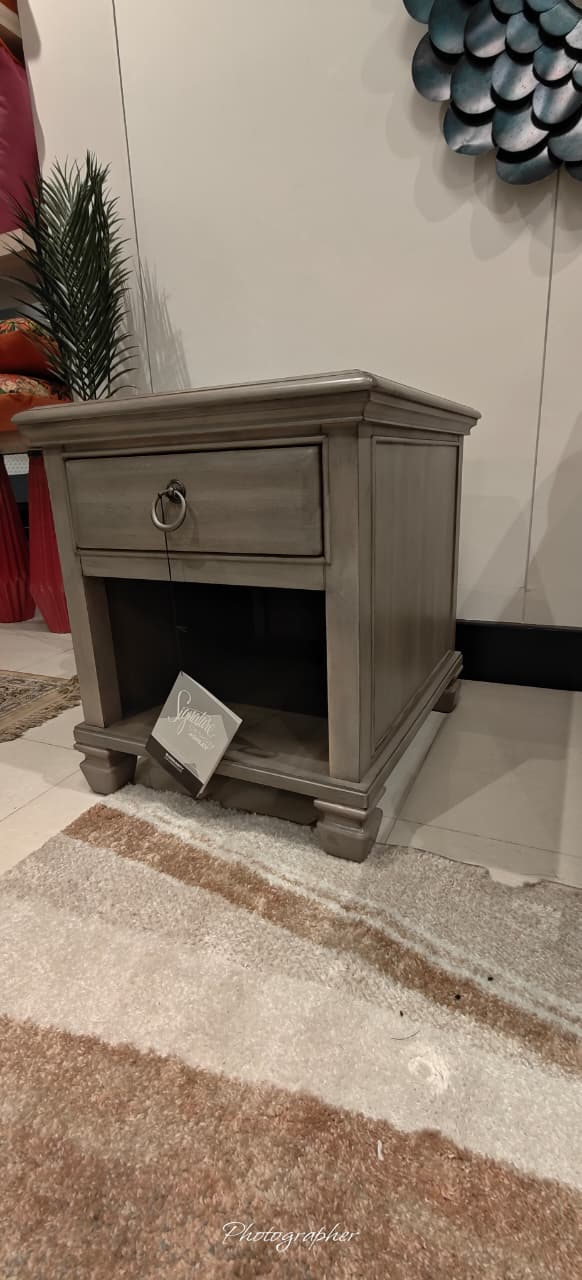 T924-3 - END TABLE - MDP