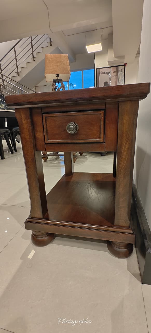 T697-3 - END TABLE - MDP