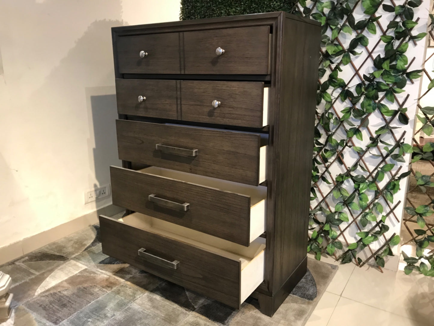 B497-46 - CHEST OF DRAWERS - BTM