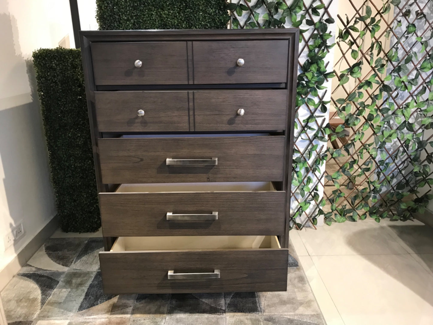 B497-46 - CHEST OF DRAWERS - BTM