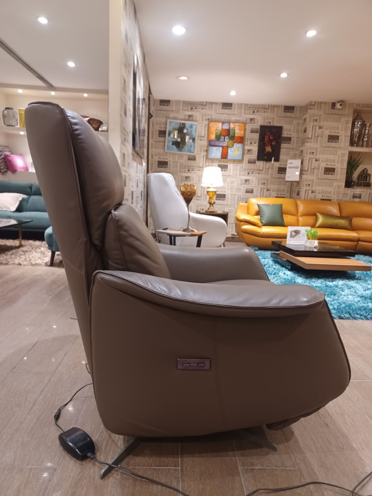 C243-F44(1) - ARM CHAIR RECLINER(ELECTRIC) - WFD