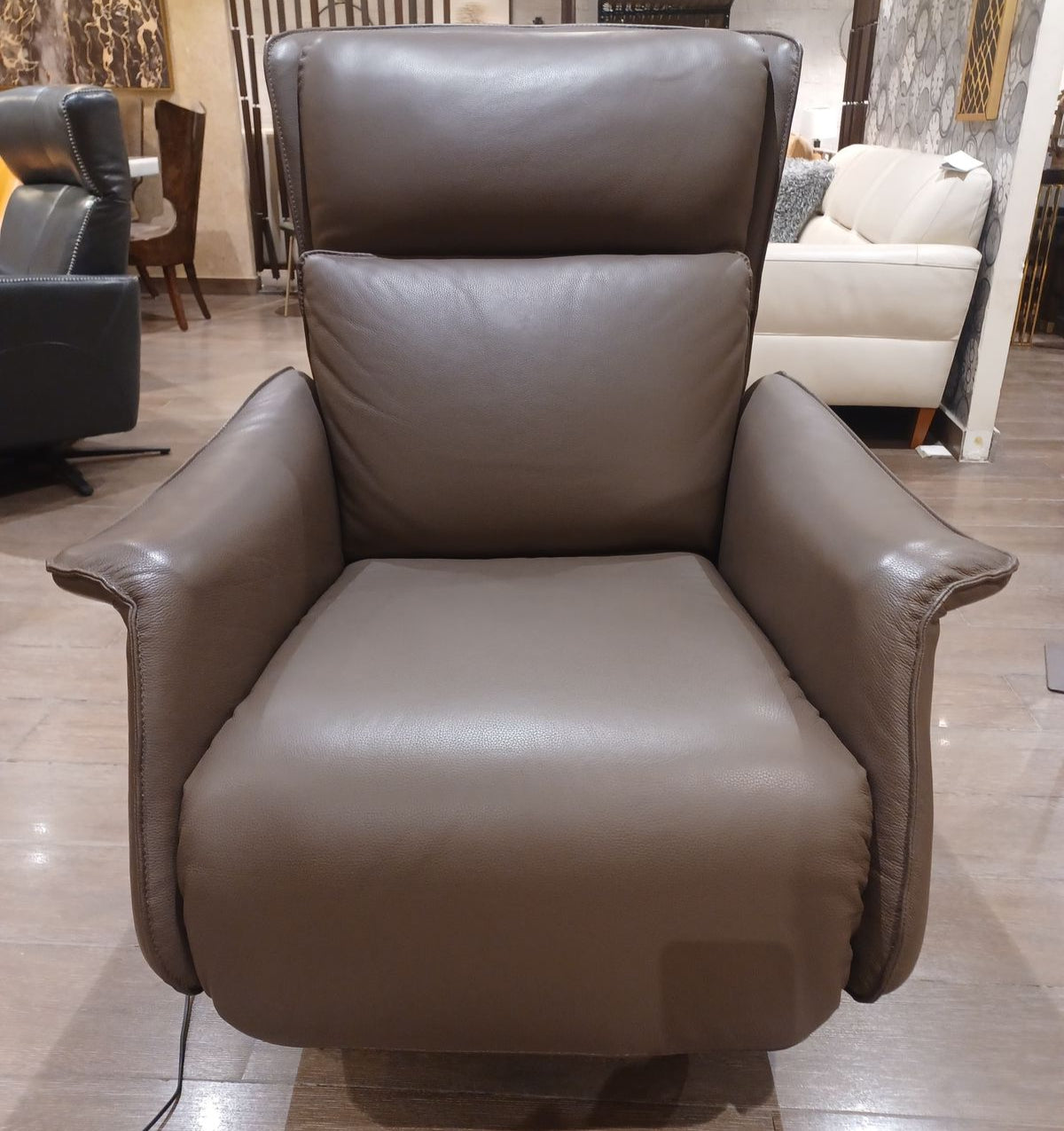 C243-F44(1) - ARM CHAIR RECLINER(ELECTRIC) - WFD