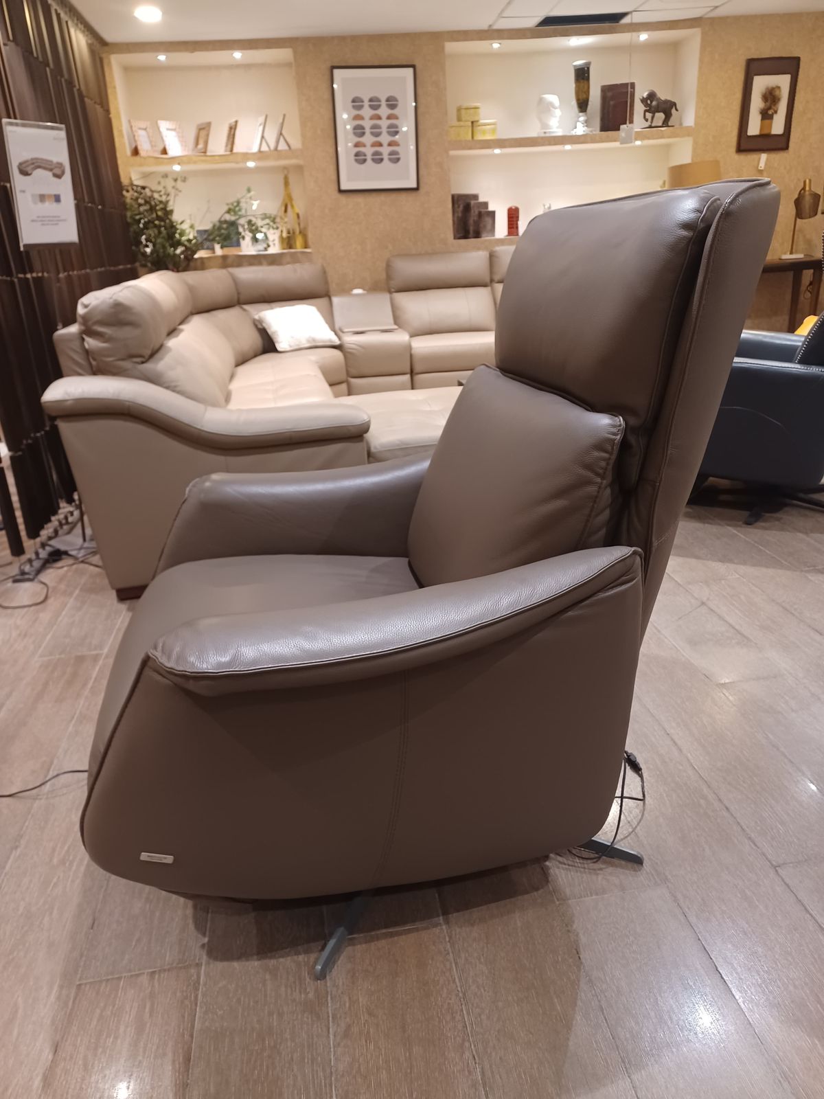 C243-F44(1) - ARM CHAIR RECLINER(ELECTRIC) - WFD