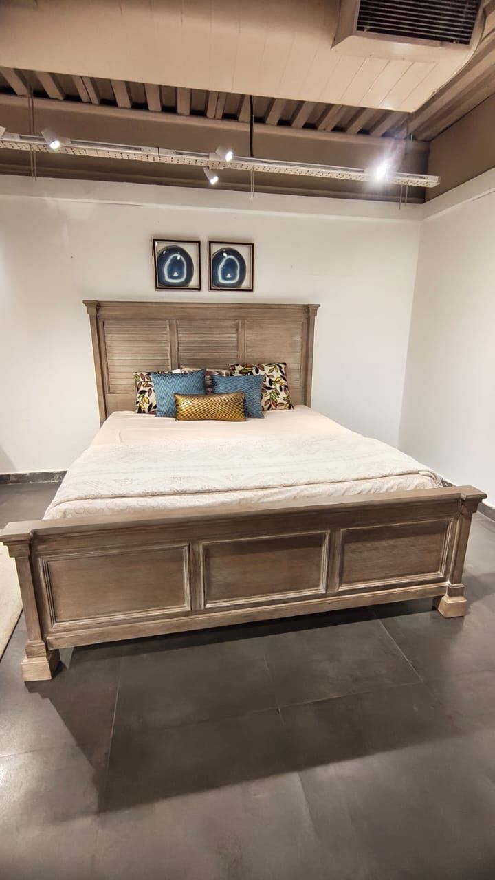 B799-56W1+58W1+97W1 - KING PANEL BED - WFD