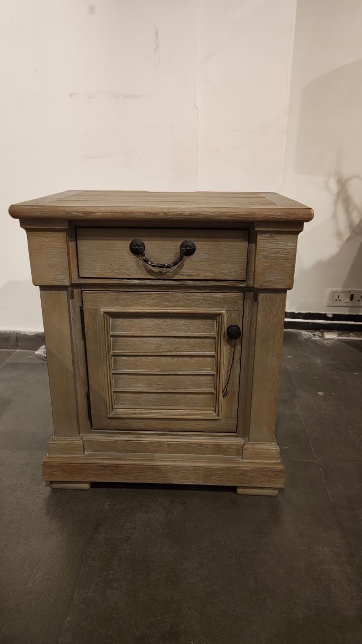 B799-91 - NIGHTSTAND - WFD