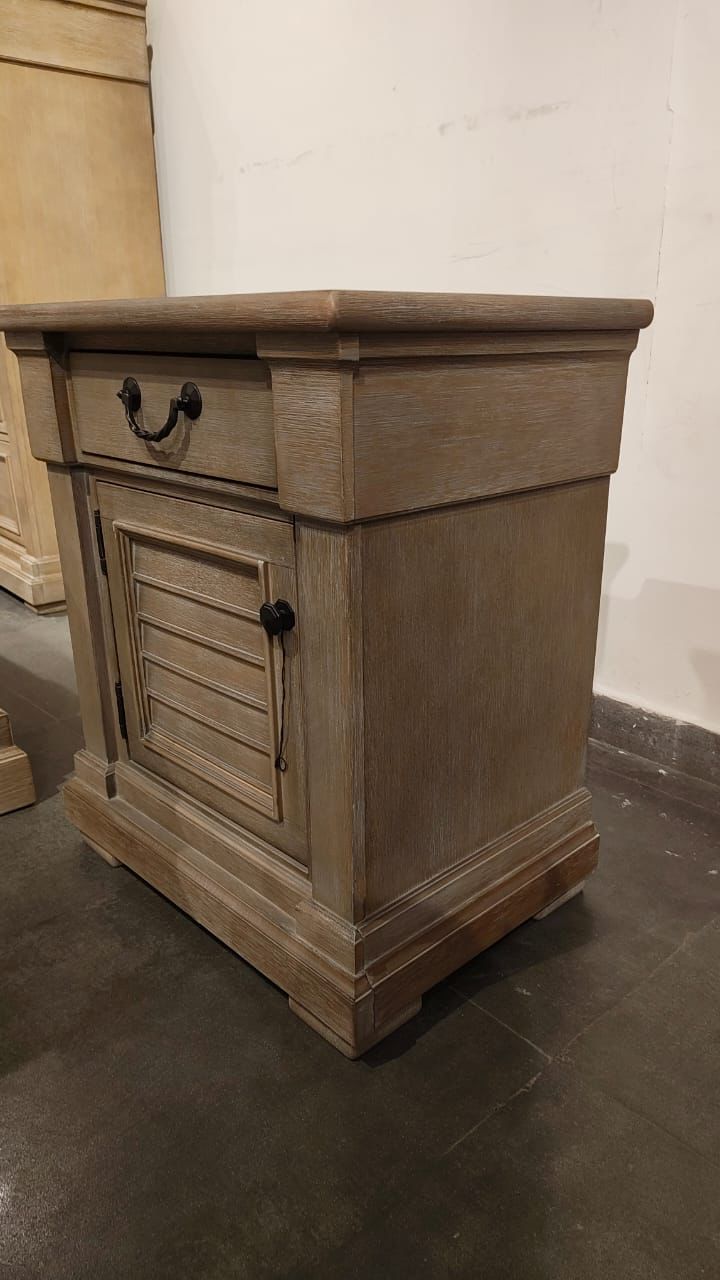 B799-91 - NIGHTSTAND - WFD