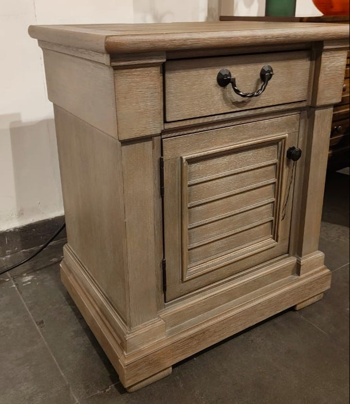 B799-91 - NIGHTSTAND - WFD