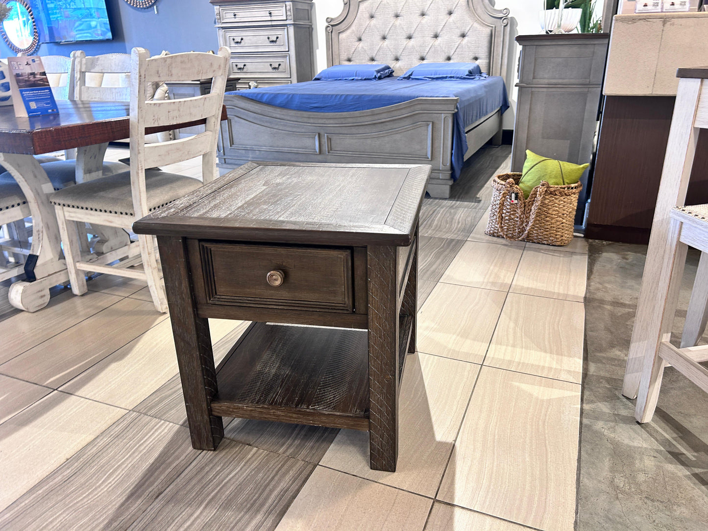 T648-3 - END TABLE - BWDA
