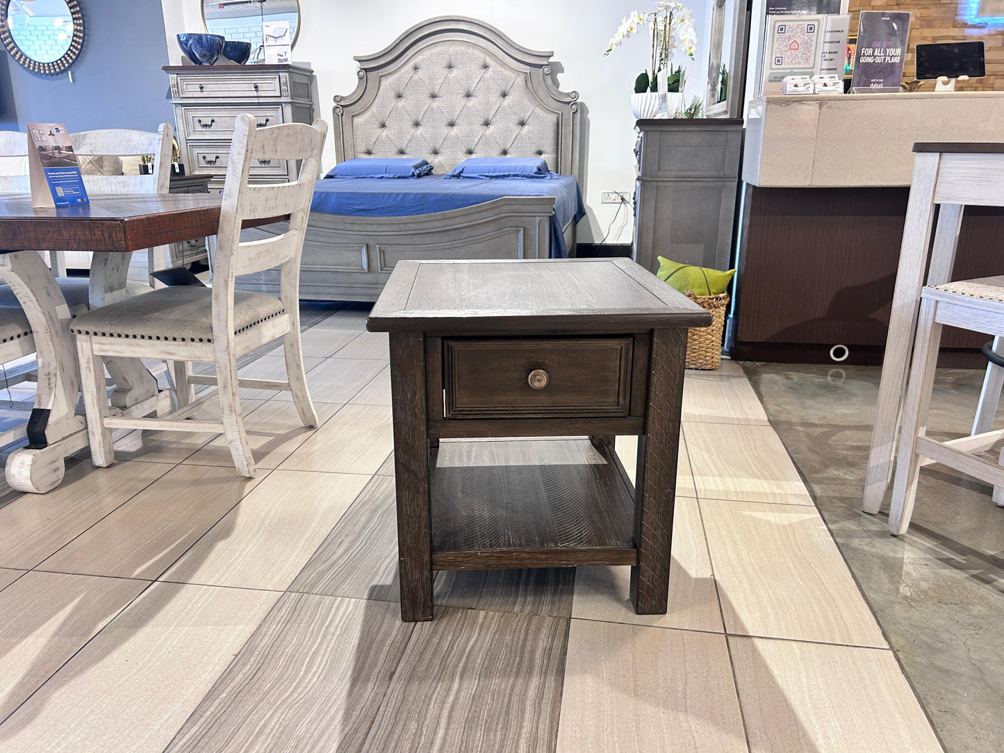 T648-3 - END TABLE - BWDA