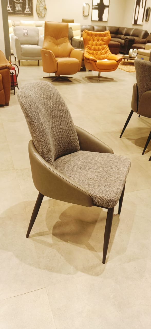 VD6370(2) - DINING CHAIR - OUTLET