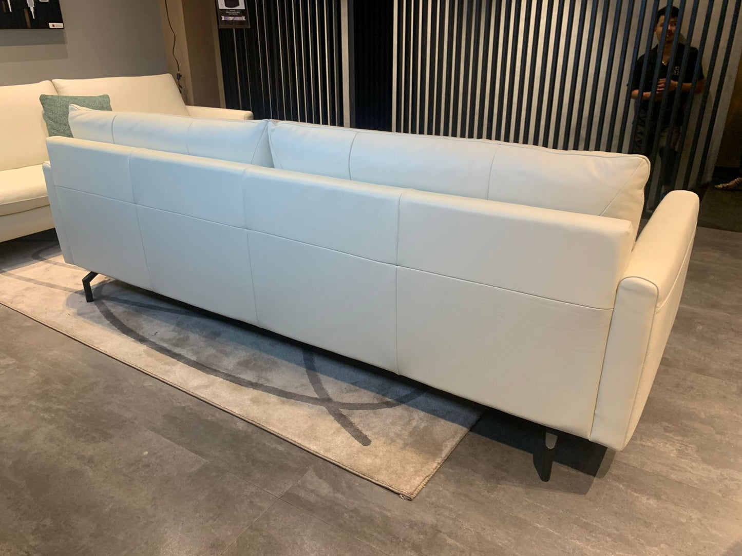 C083-009-10 - 3 SEATER - STJ