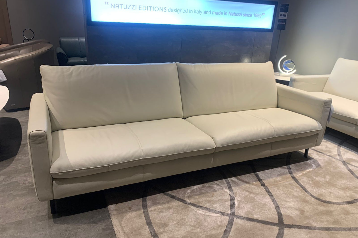 C083-009-10 - 3 SEATER - STJ