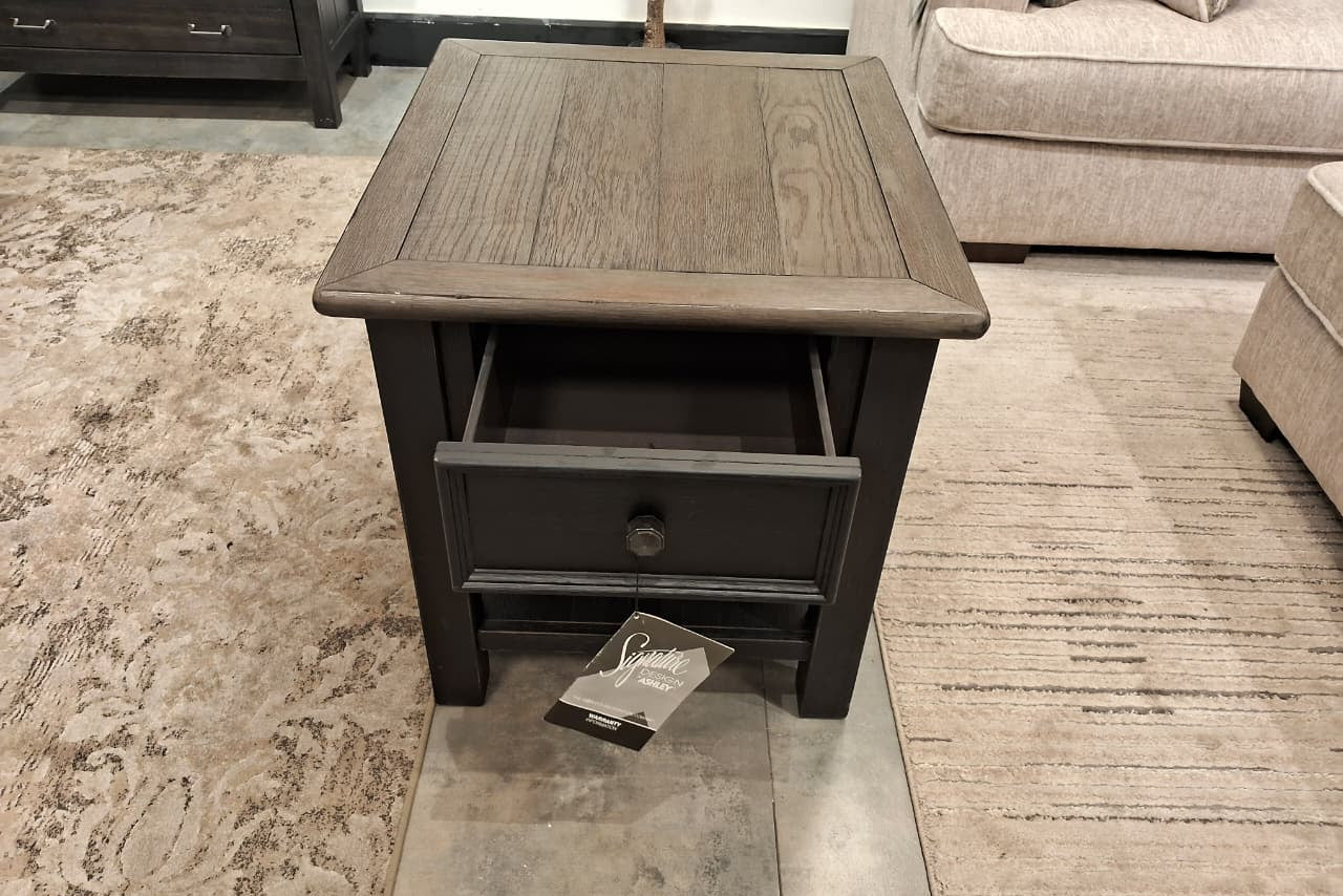 T736-3 - END TABLE - BH