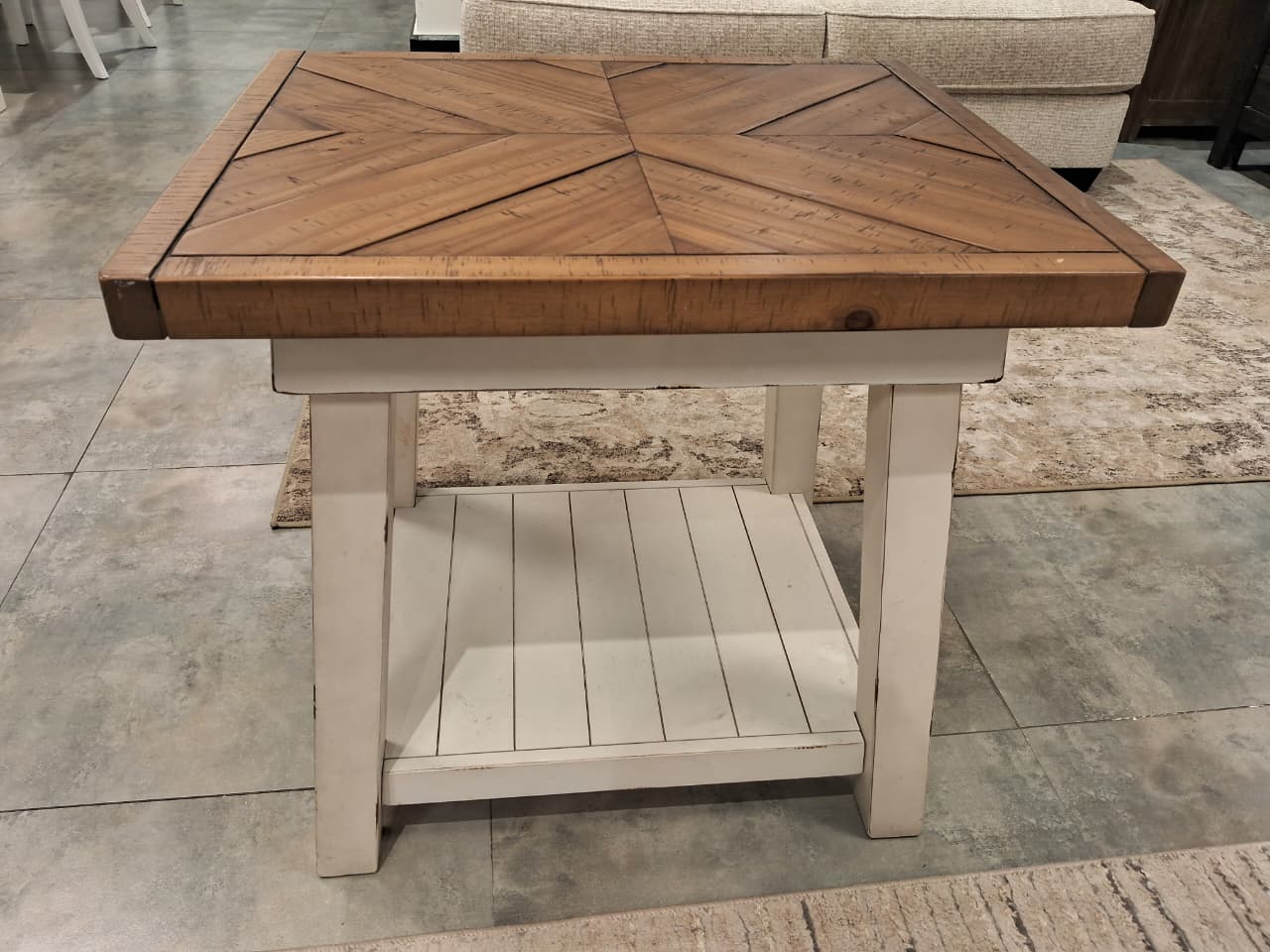 T640-3 - END TABLE - BH