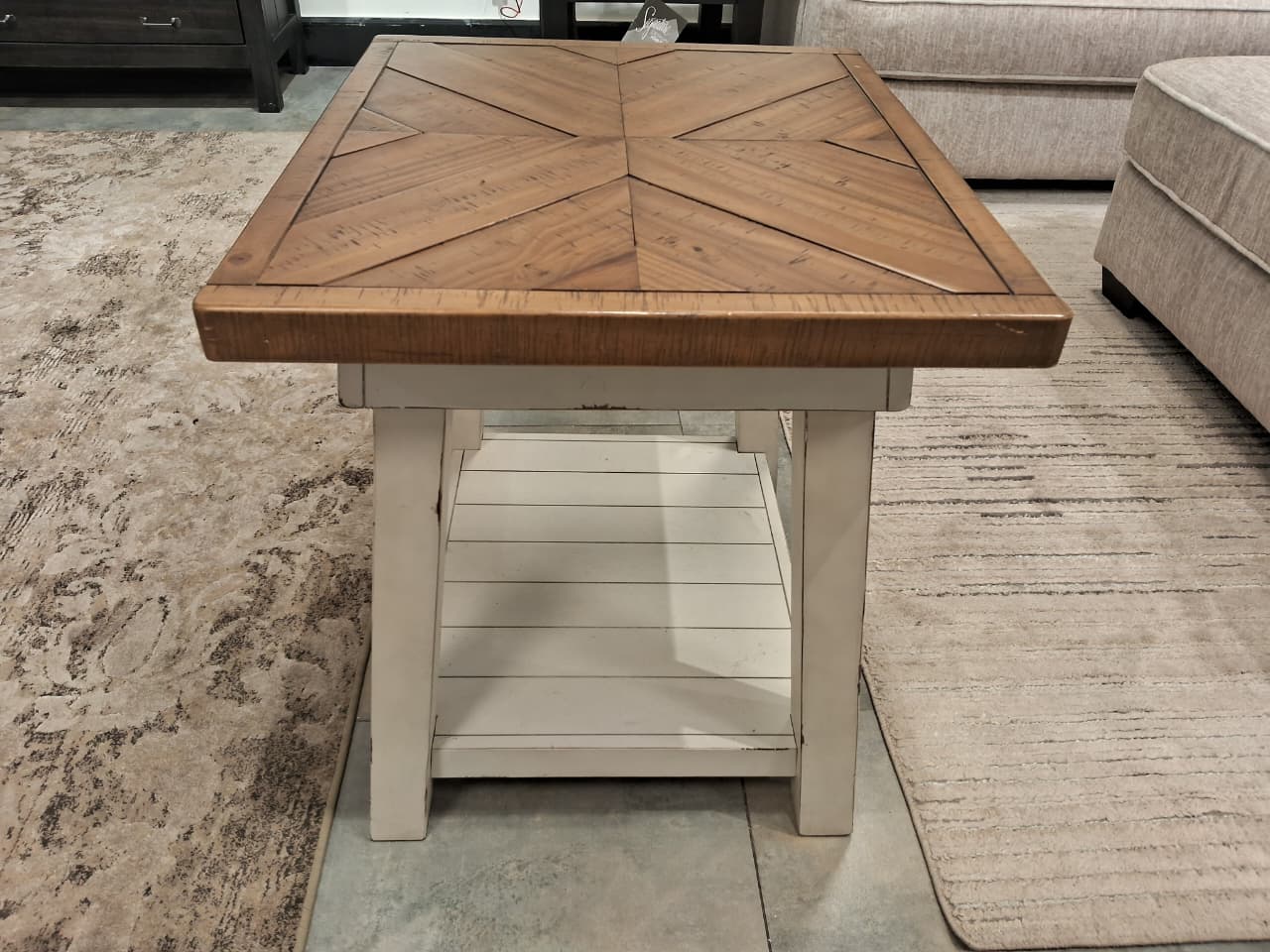 T640-3 - END TABLE - BH