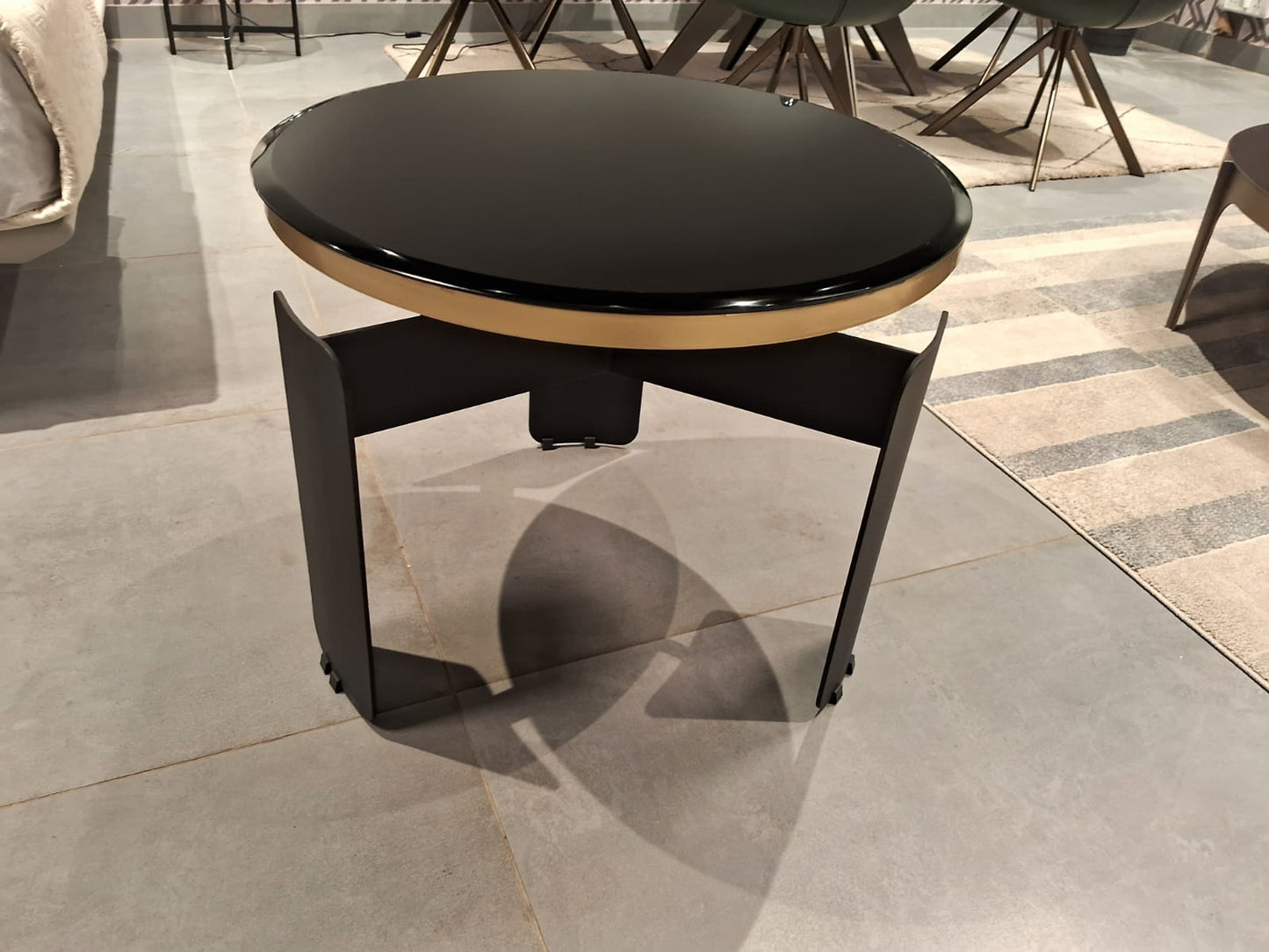 SILHOUETTE(1) - SIDE TABLE - BH