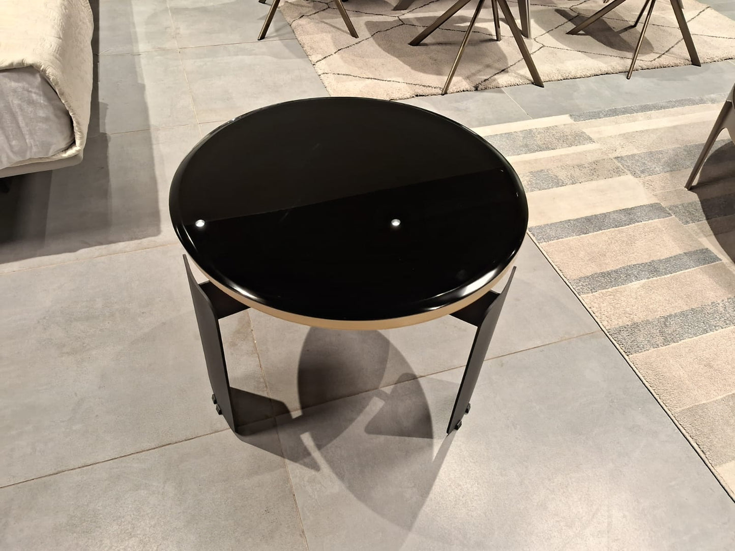 SILHOUETTE(1) - SIDE TABLE - BH