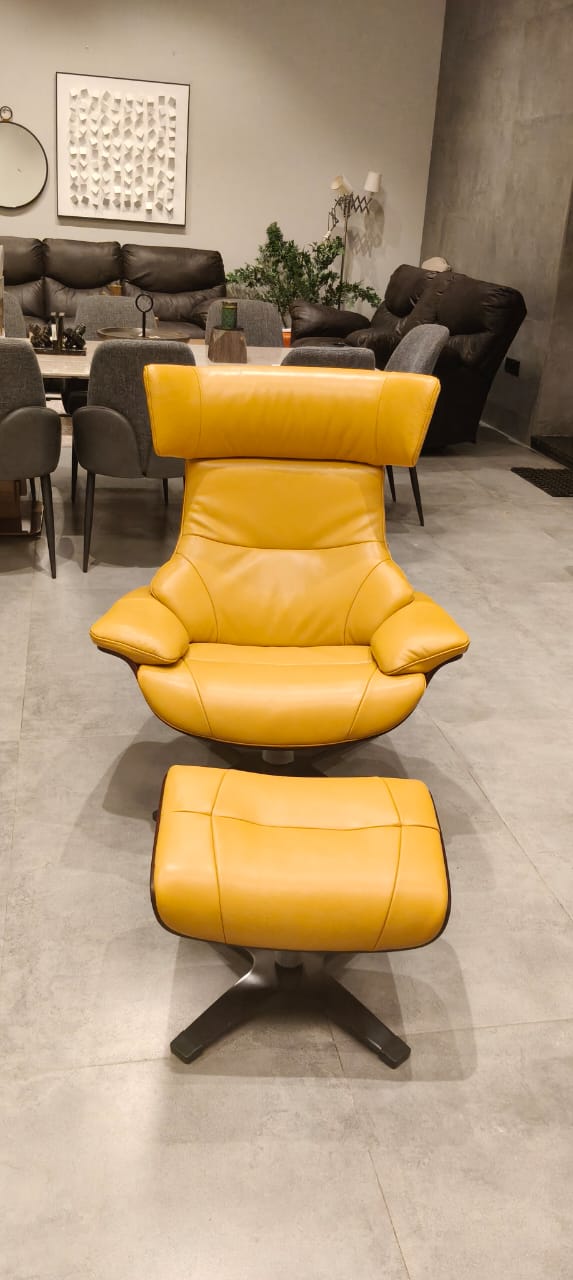 A985 - CHAIR+OTTOMAN - OUTLET