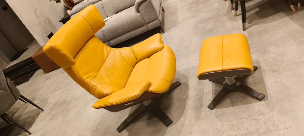 A985 - CHAIR+OTTOMAN - OUTLET