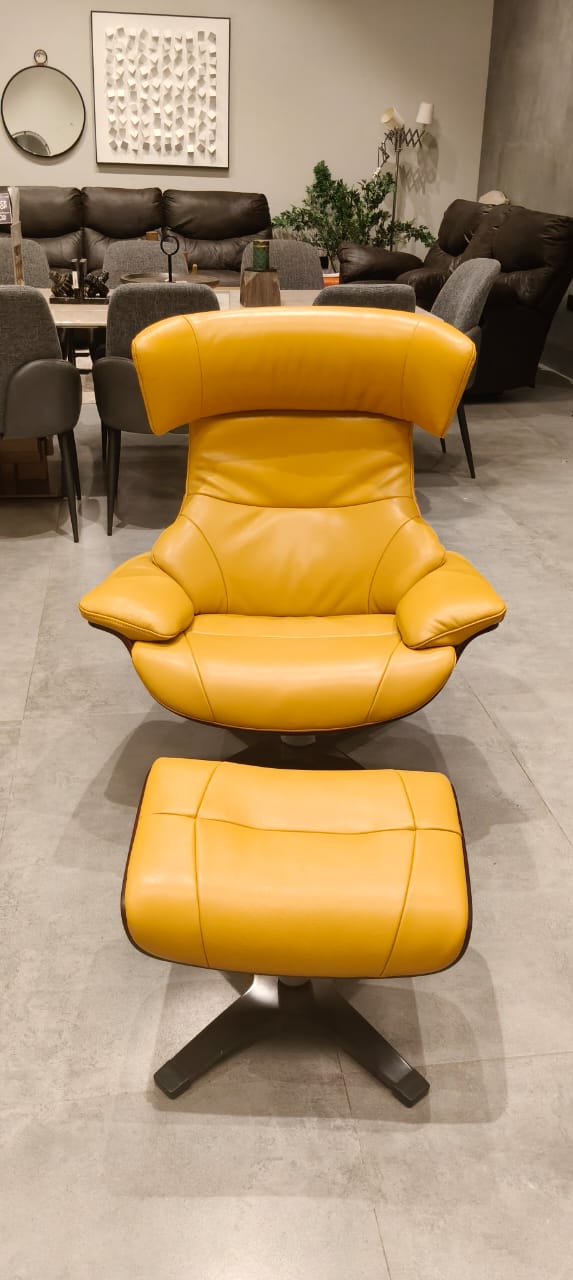 A985 - CHAIR+OTTOMAN - OUTLET