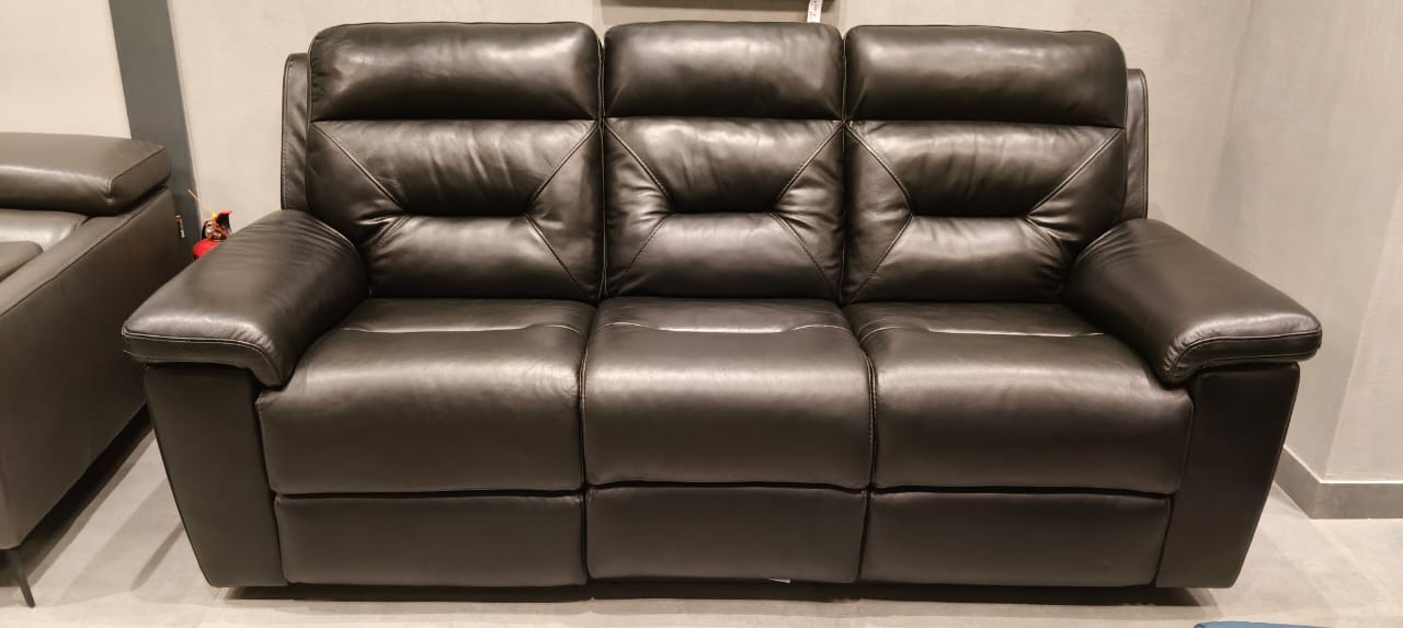 KM.012 - 3 SEATER RECLINER(ELECTRIC) - OUTLET