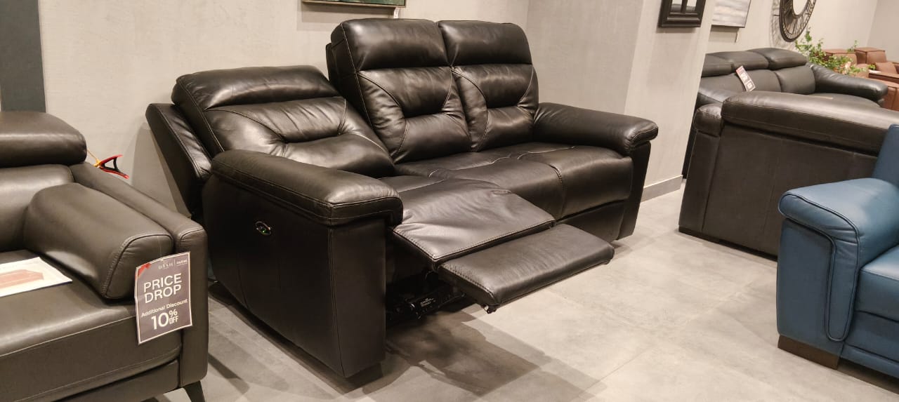 KM.012 - 3 SEATER RECLINER(ELECTRIC) - OUTLET
