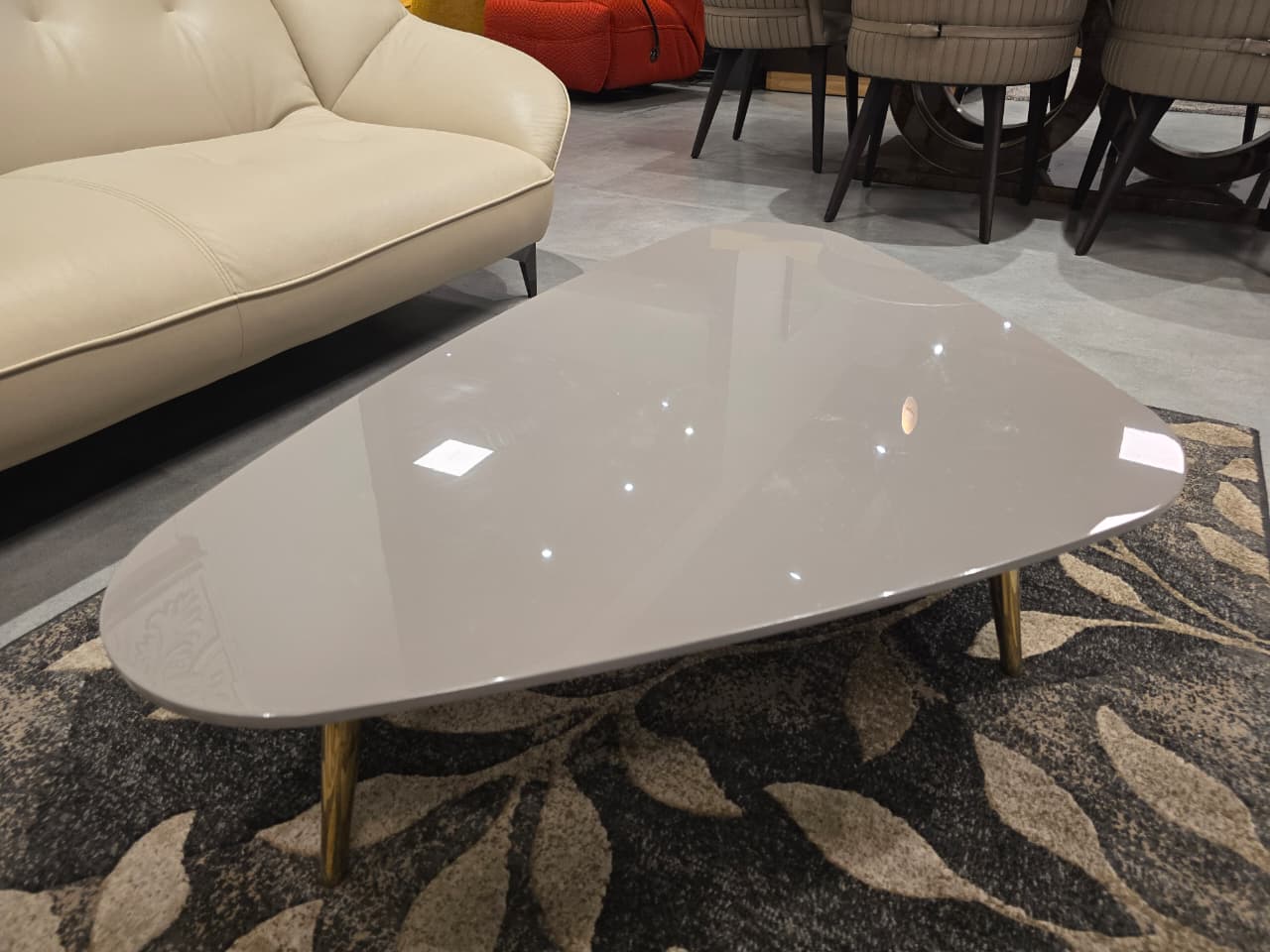 XL-08E1 - COFFEE TABLE - OUTLET