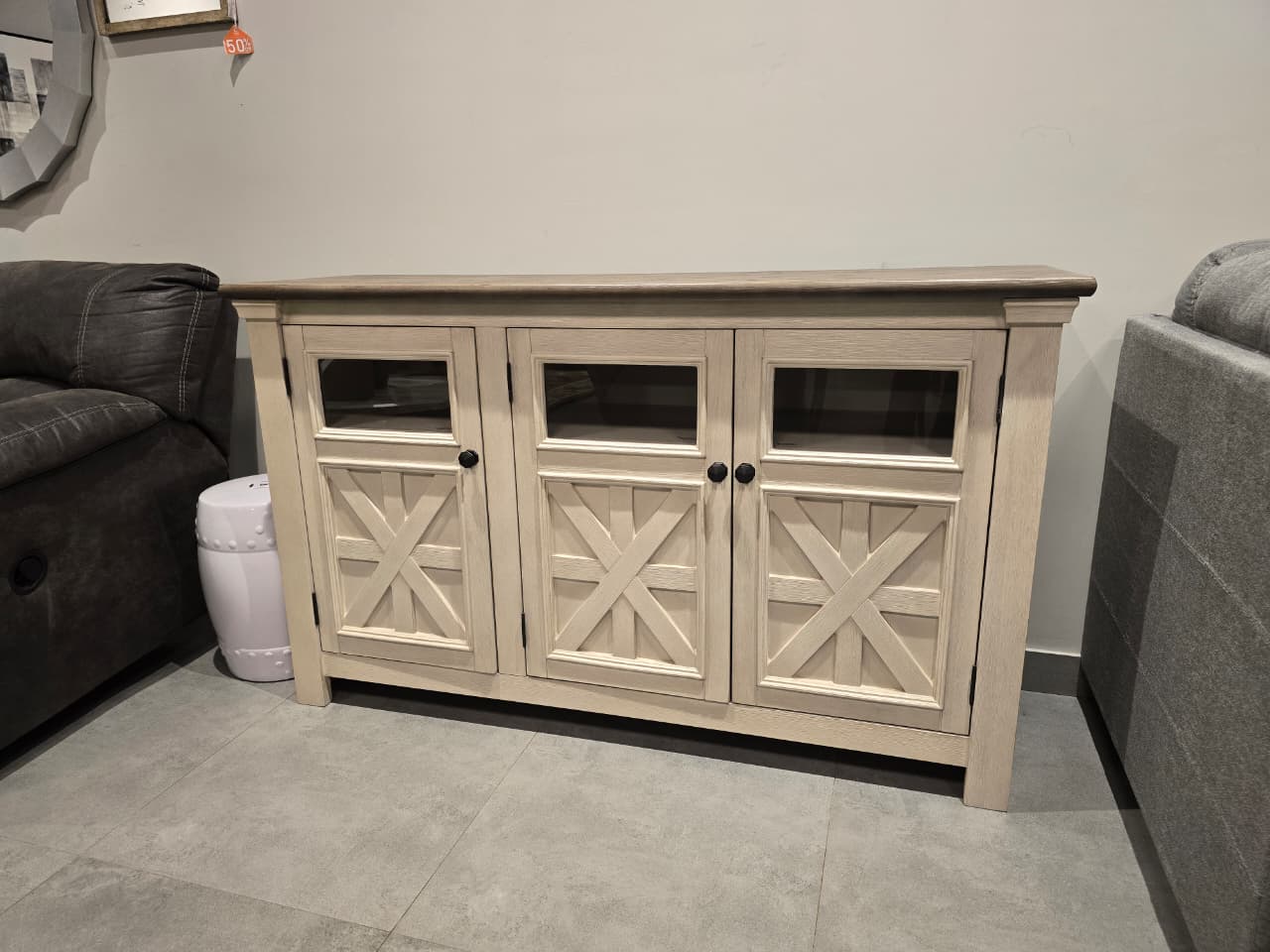W647-38 - TV STAND - OUTLET