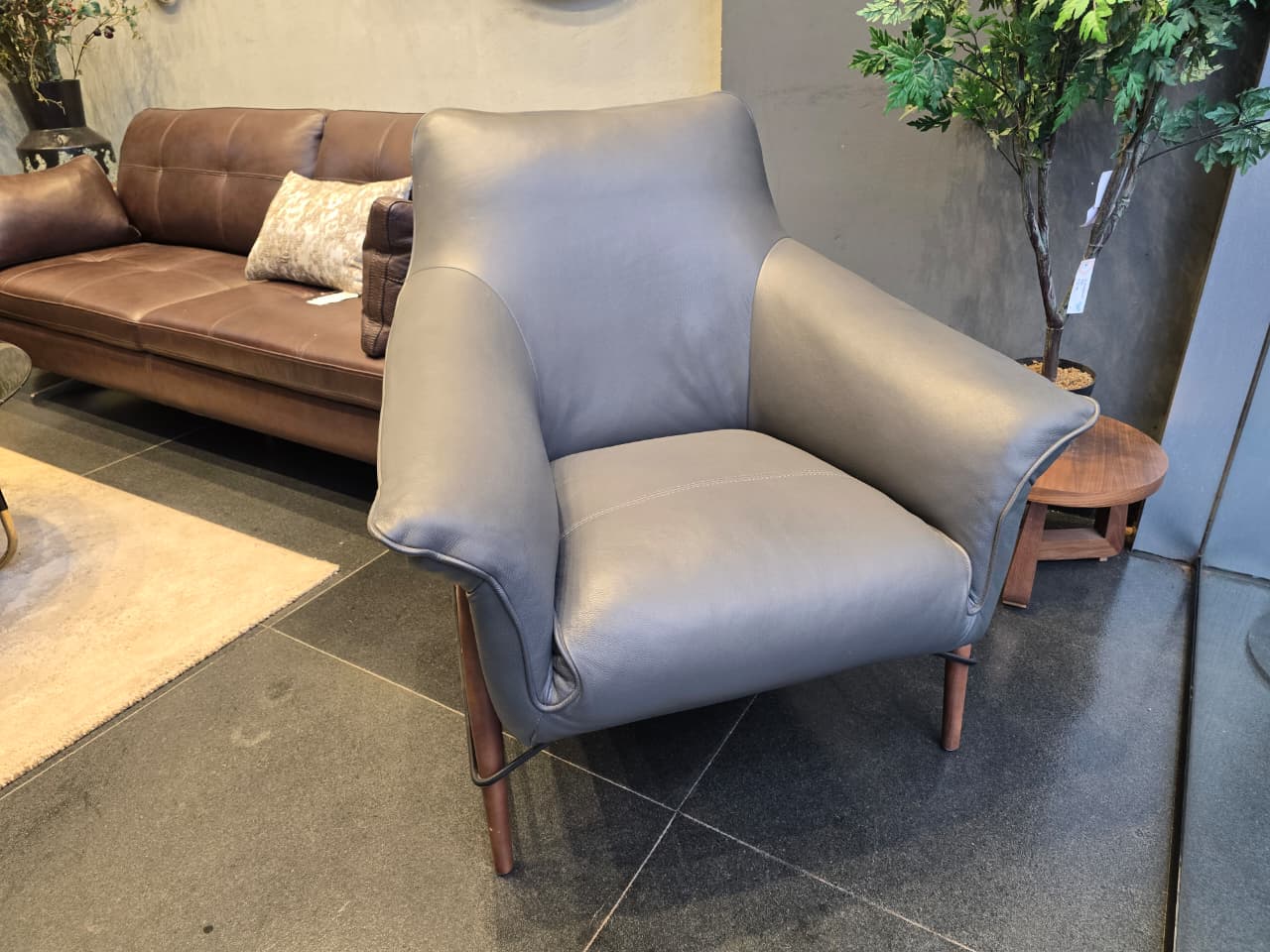 KF.A033 - ACCENT CHAIR - OUTLET
