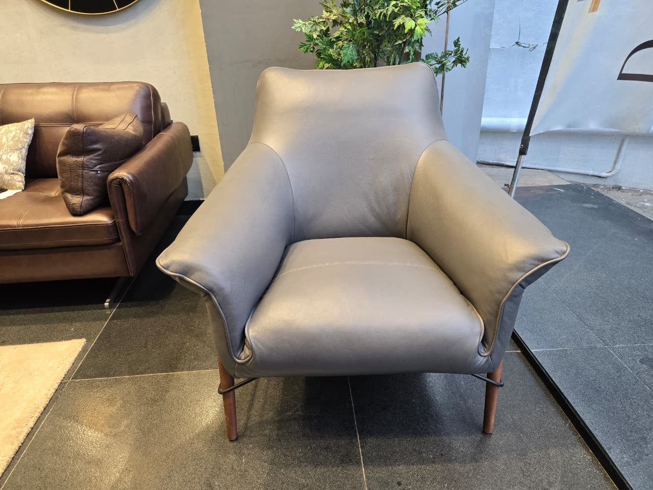 KF.A033 - ACCENT CHAIR - OUTLET