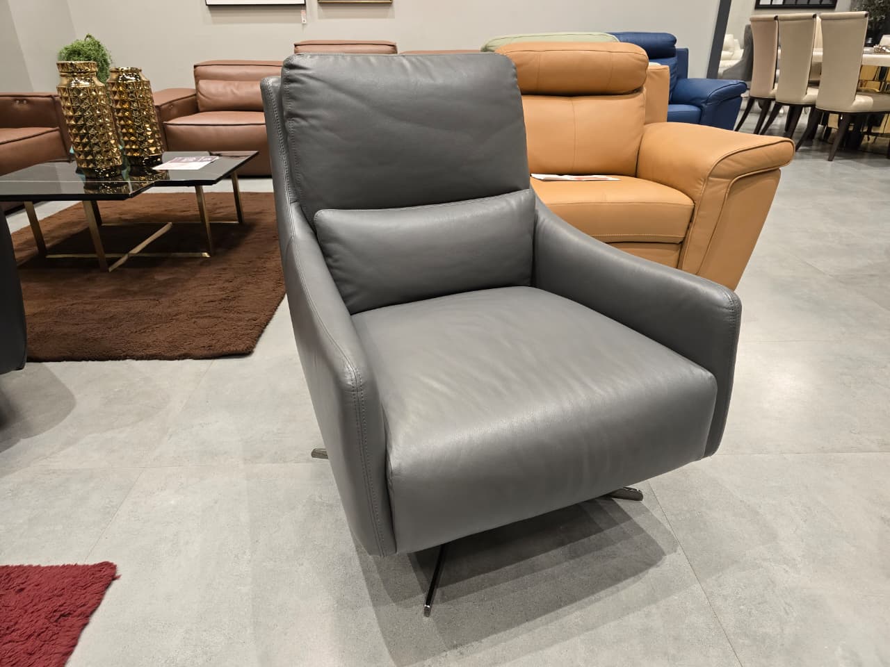 C065-066-14 - SWIVEL CHAIR - OUTLET