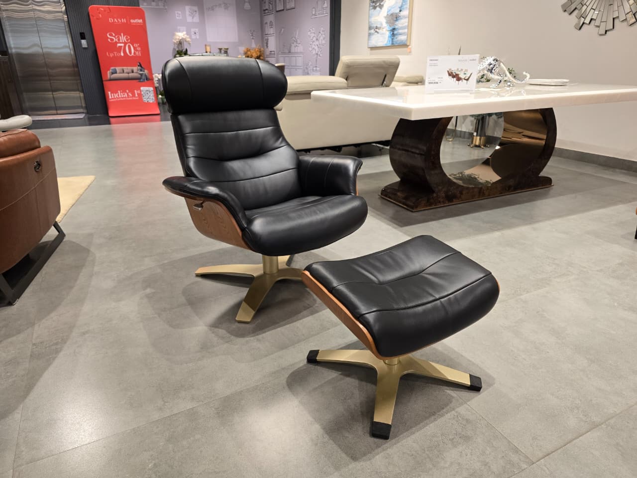 A928 - CHAIR+OTTOMAN - OUTLET