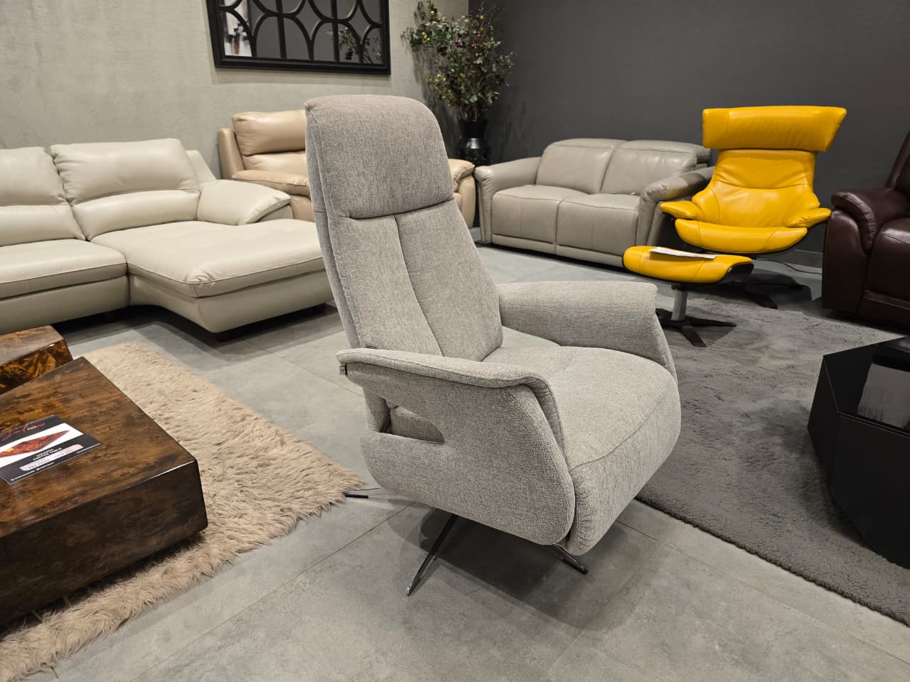 8103 - CHAIR - OUTLET