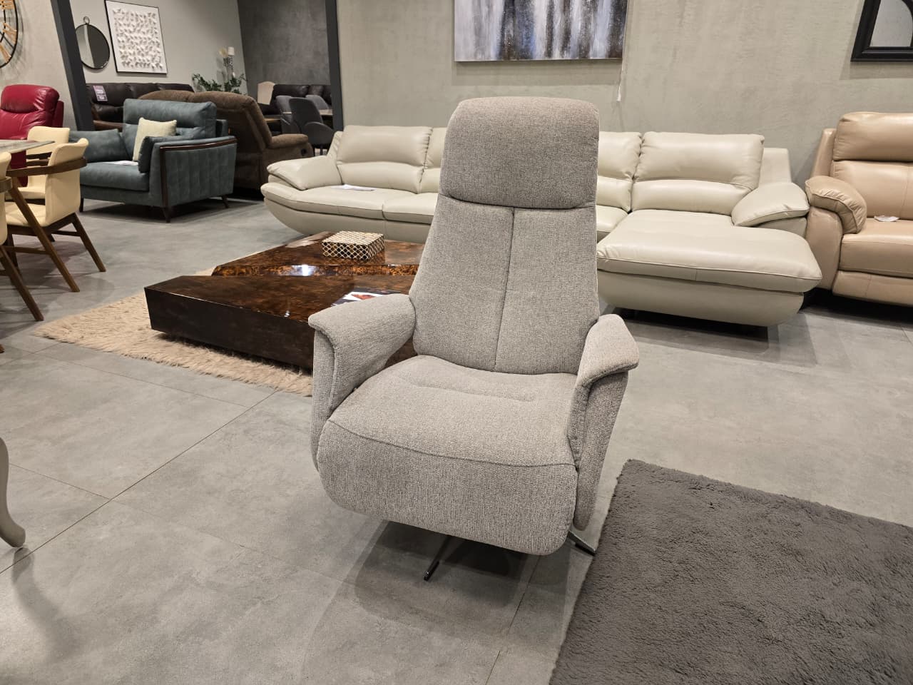 8103 - CHAIR - OUTLET