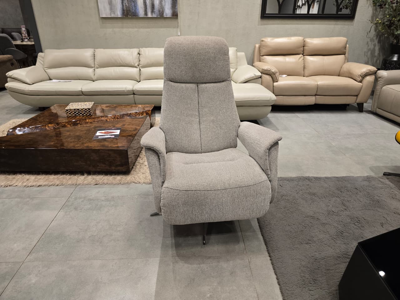 8103 - CHAIR - OUTLET