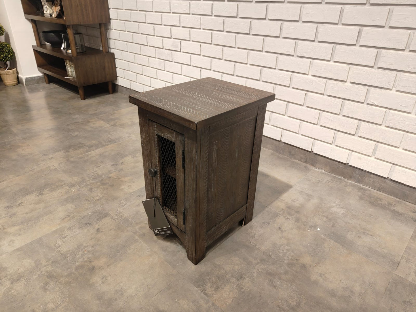 T446-7 - END TABLE - BSK