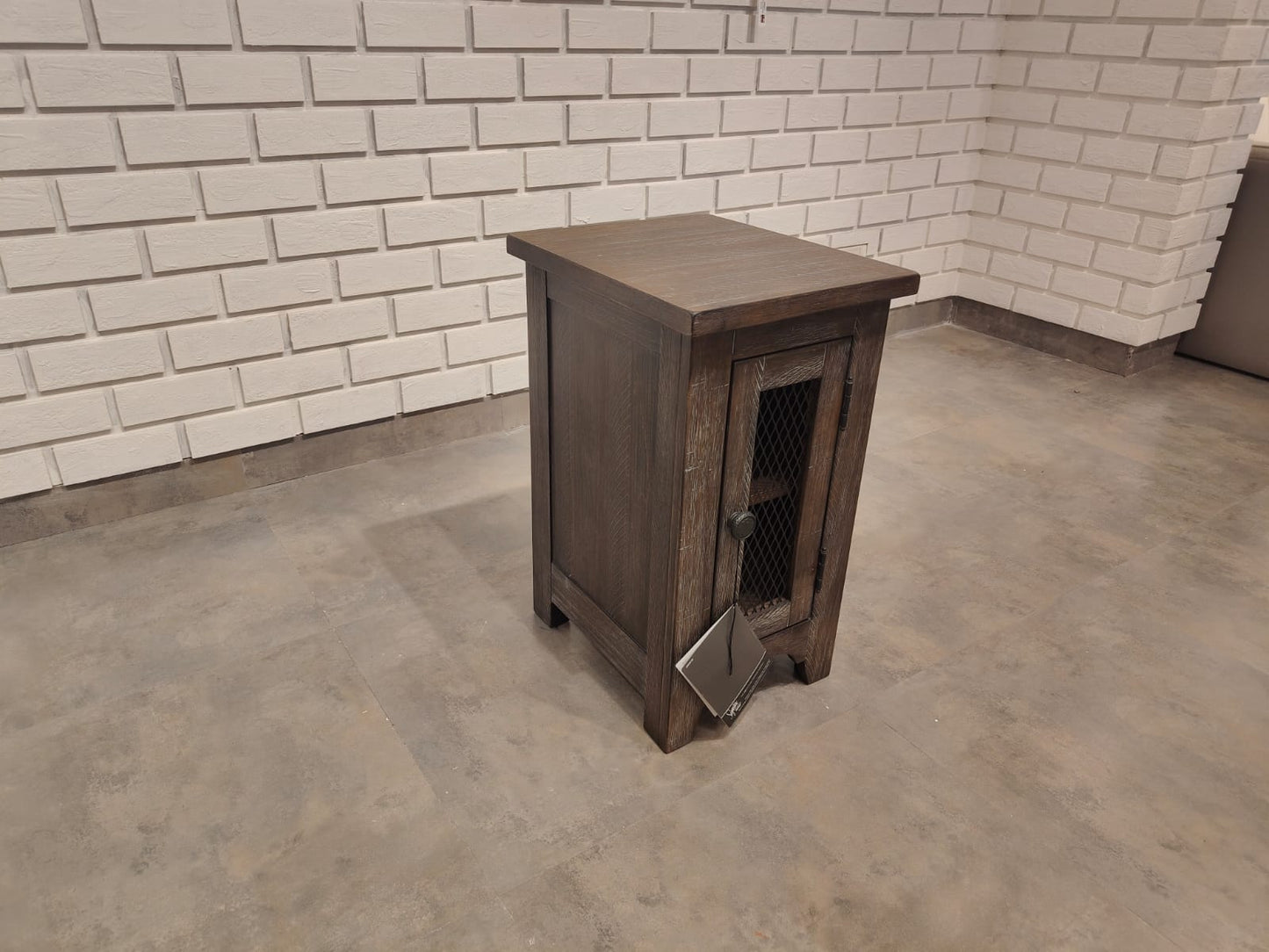 T446-7 - END TABLE - BSK