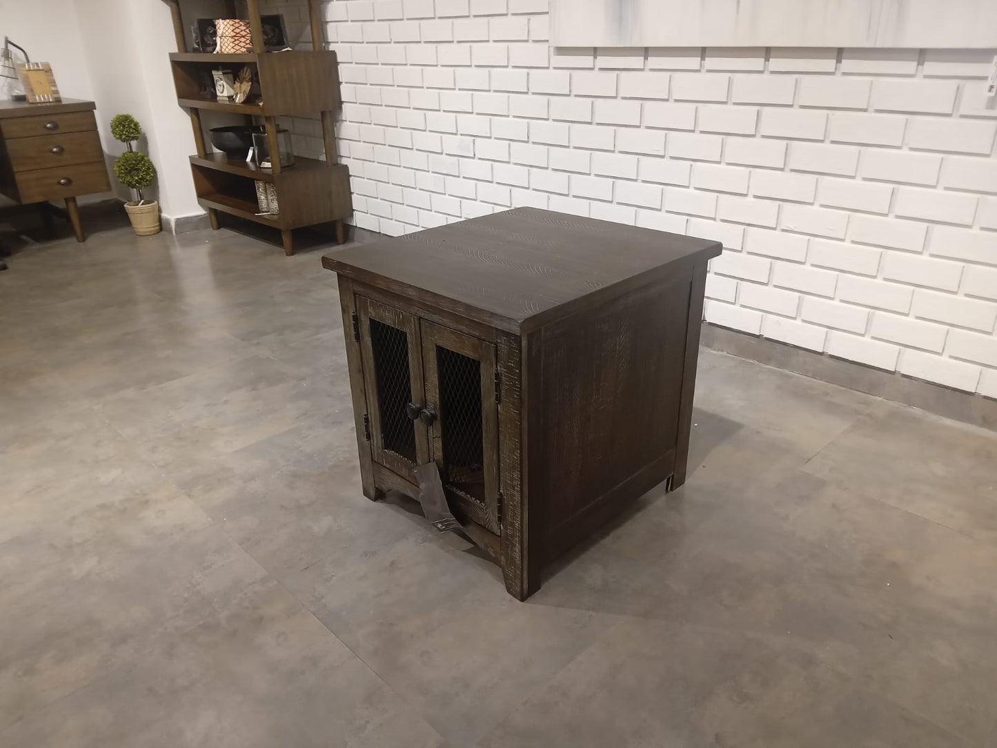 T446-3 - END TABLE - BSK