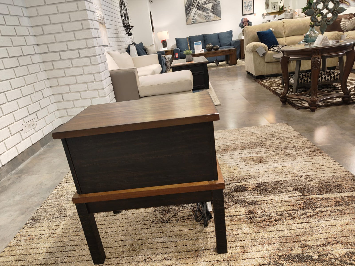 T892-7 - END TABLE - BSK